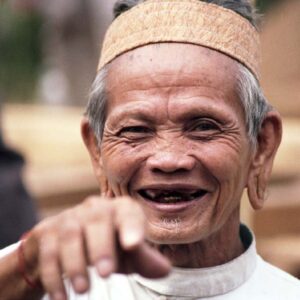Lachende Dayak man