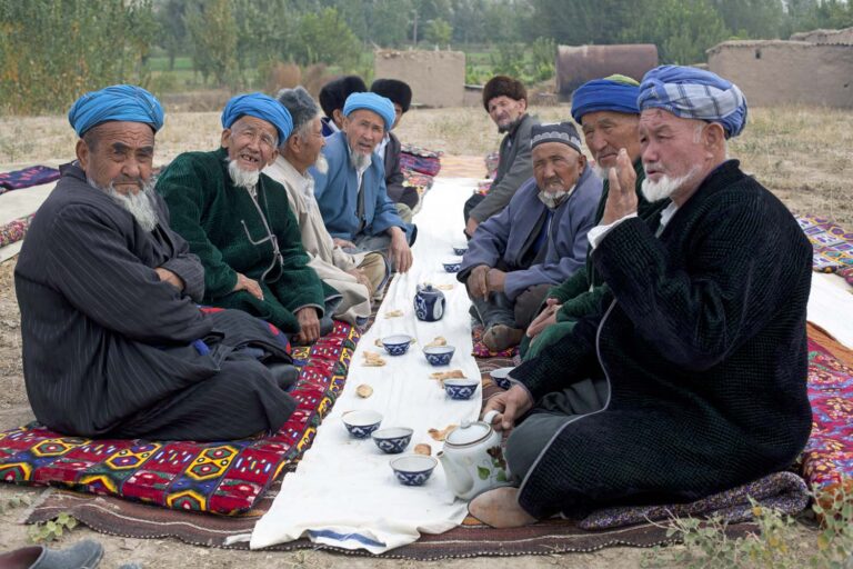Dorpsoudsten bij viering Uzbekistan