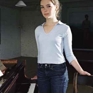 Anne op pianoles